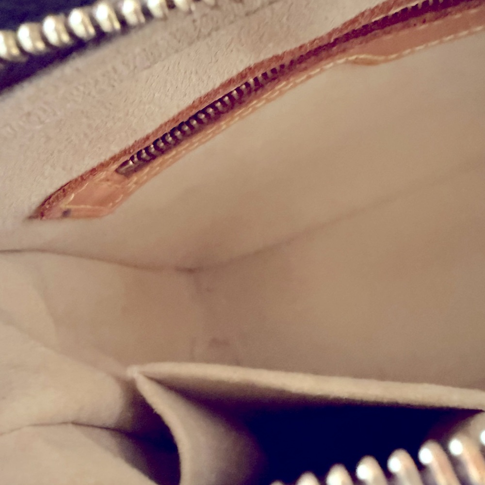 Louis Vuitton Medium Looping Brown and Tan Monogram Shoulder Bag. - Picture 10 of 14